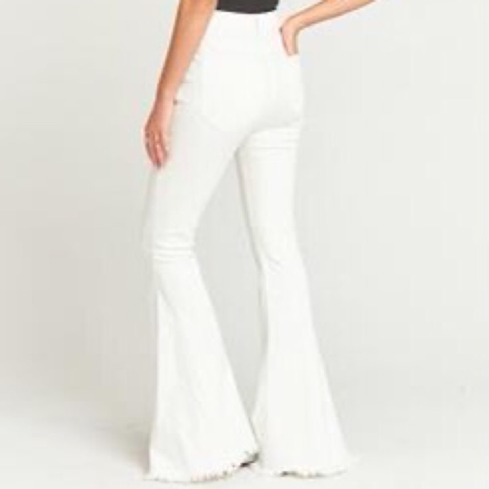 SMYM Berkeley Bells in Pearly White - Picture 2 of 5